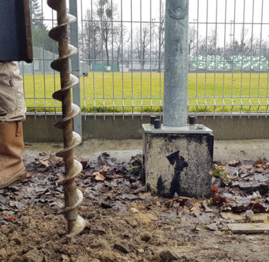 Odwierty geotechniczne na stadionie przy Drodze Dębińskiej w Poznaniu