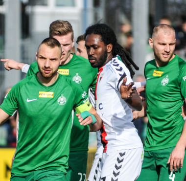 Warta Poznań - GKS Tychy. Bartosz Kieliba (z lewej)