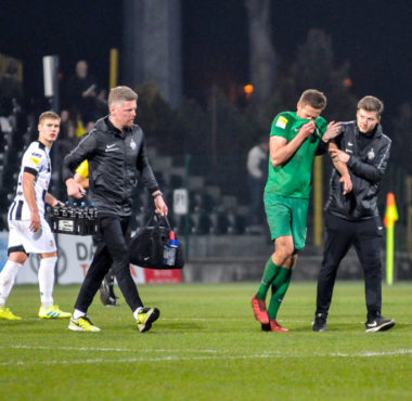 Sandecja Nowy Sącz - Warta Poznań. Tomasz Dejewski oraz fizjoterapeuci Bartłomiej Smuniewski i Wojciech Danielewicz