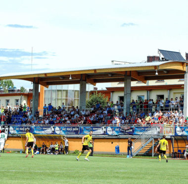 Warta Poznań na stadionie w Jarocinie