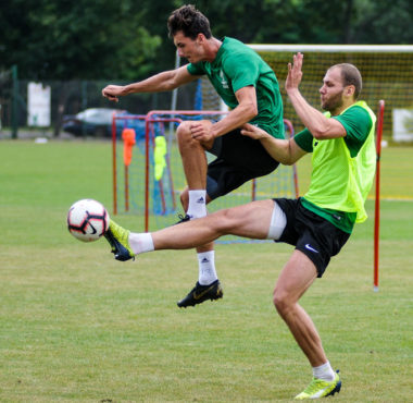 Mateusz Bodzioch i Kacper Pietrzyk na treningu Warty Poznań