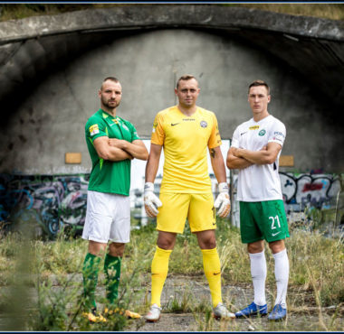 Nowe koszulki Warty Poznań; fot. Adam Ciereszko