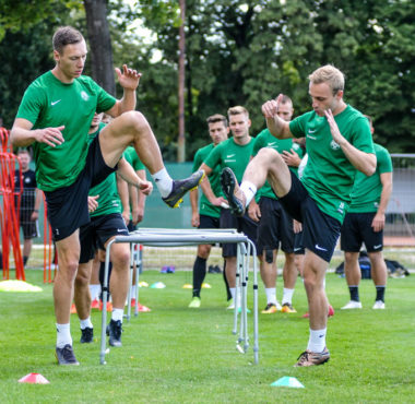 Mateusz Kupczak i Robert Janicki na treningu Warty Poznań