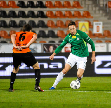 Chrobry Głogów - Warta Poznań 0:0. Mateusz Kupczak