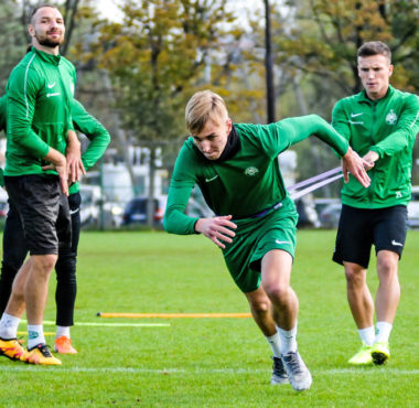 Filip Małek na treningu Warty Poznań