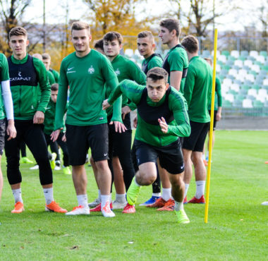 Trening Warty Poznań przed meczem z Zagłębiem Sosnowiec. Jakub Kiełb