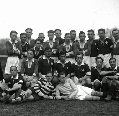Warta Poznań i Wisła Kraków. Piłkarze po ostatnim meczu sezonu 1929
