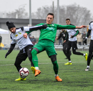 Warta Poznań - GKS Bełchatów 4:2 w sparingu. Mateusz Kupczak