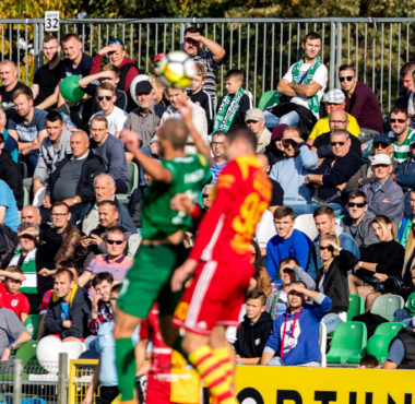 Kibice w Ogródku, na stadionie Warty Poznań