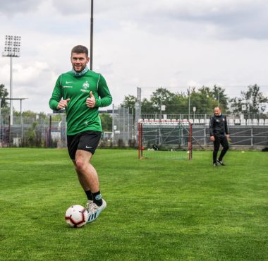 Nikodem Fiedosewicz wrócił do treningów Warty Poznań