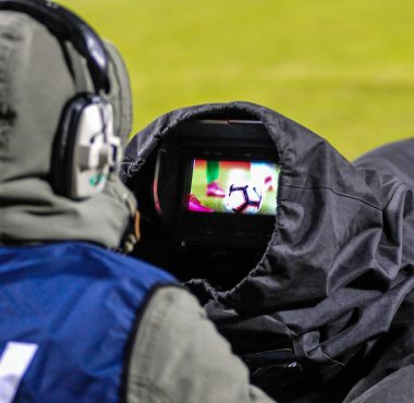 Kamera TV na meczu Warty Poznań