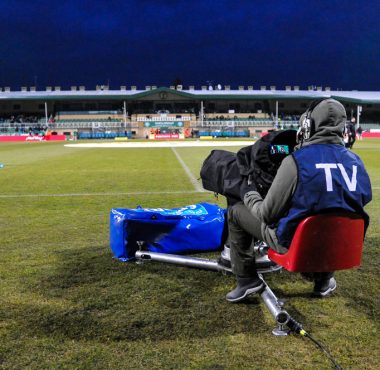 Kamera TV Polsat na meczu Warty Poznań