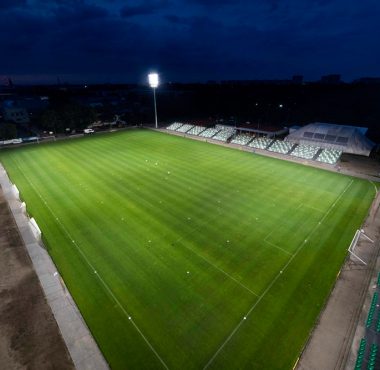 Jupitery na stadionie Warty Poznań; fot. Adam Ciereszko