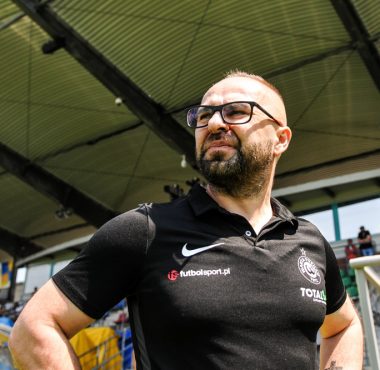 Miedź Legnica - Warta Poznań 0:0. Trener Piotr Tworek