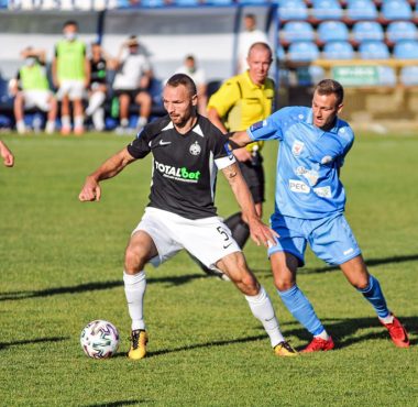 Kapitan Warty Poznań Bartosz Kieliba w meczu Pucharu Polski z Błękitnymi Stargard