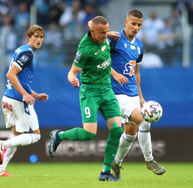 Mateusz Kuzimski (Warta Poznań) w meczu z Lechem Poznań