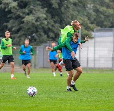 Gra wewnętrzna Warty Poznań. Robert Janicki i Mateusz Czyżycki
