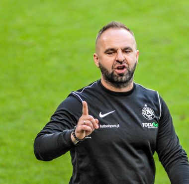 Lech Poznań - Warta Poznań 1:0. Trener Piotr Tworek
