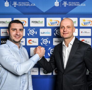 Bartosz Kaczmarek (Z lewej), właściciel firmy SoftWater i wiceprezes Warty Poznań, Bartłomiej Wolny