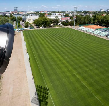 Regulacja jupiterów na stadionie Warty Poznań
