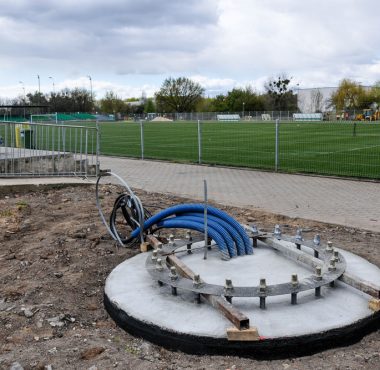 Fundamenty pod maszty oświetleniowe na stadionie Warty Poznań