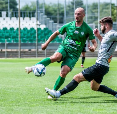 Gra wewnętrzna Warty Poznań. Łukasz Trałka i Nikodem Fiedosewicz
