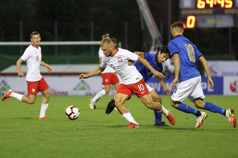 Szymon Czyż (Warta Poznań) w meczu reprezentacji U-20 Polska - Włochy
