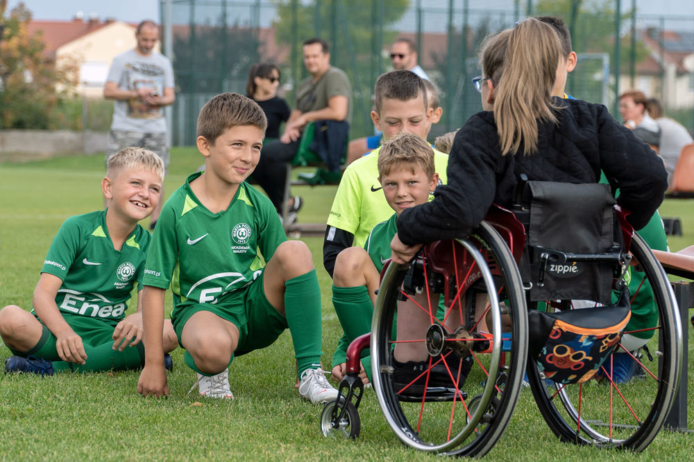 Trening otwarty sekcji amp futbolu Warty Poznań w Skórzewie