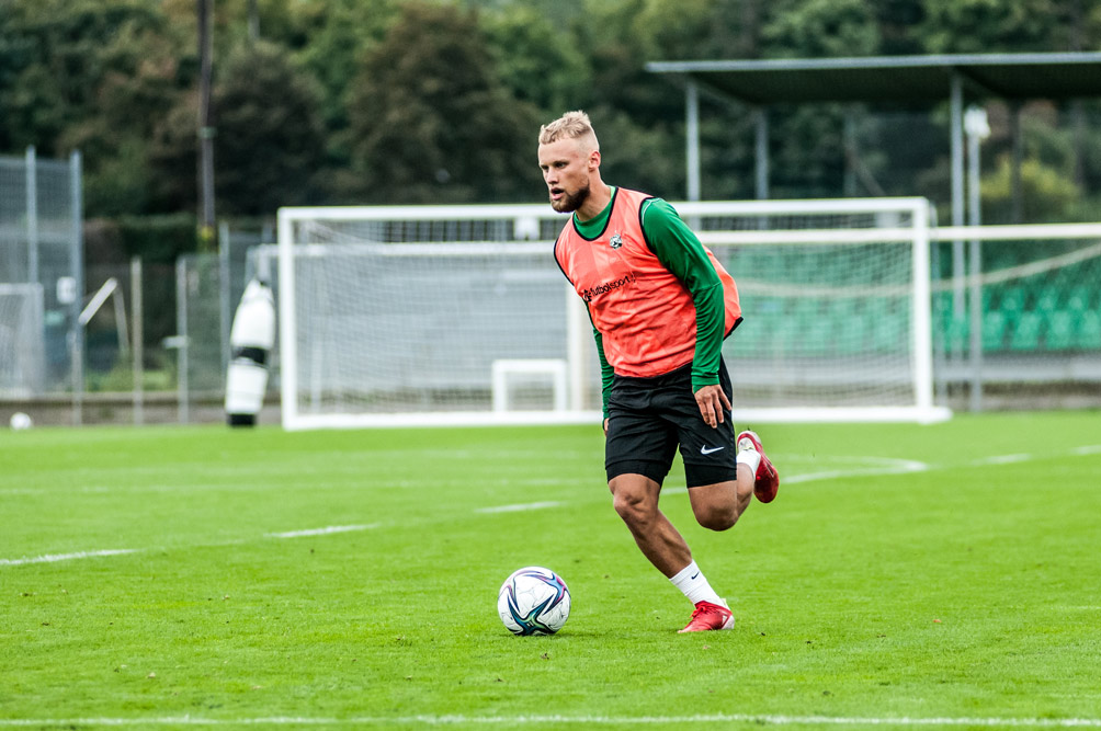 Szymon Czyż na treningu Warty Poznań