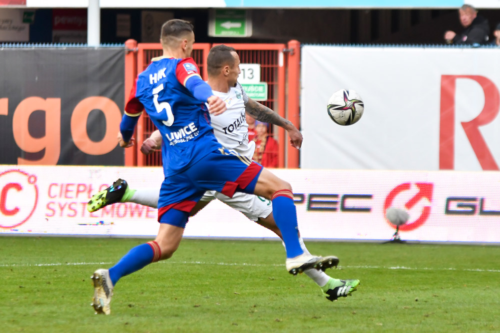 Piast Gliwice - Warta Poznań 0:1. Adam Zrelak