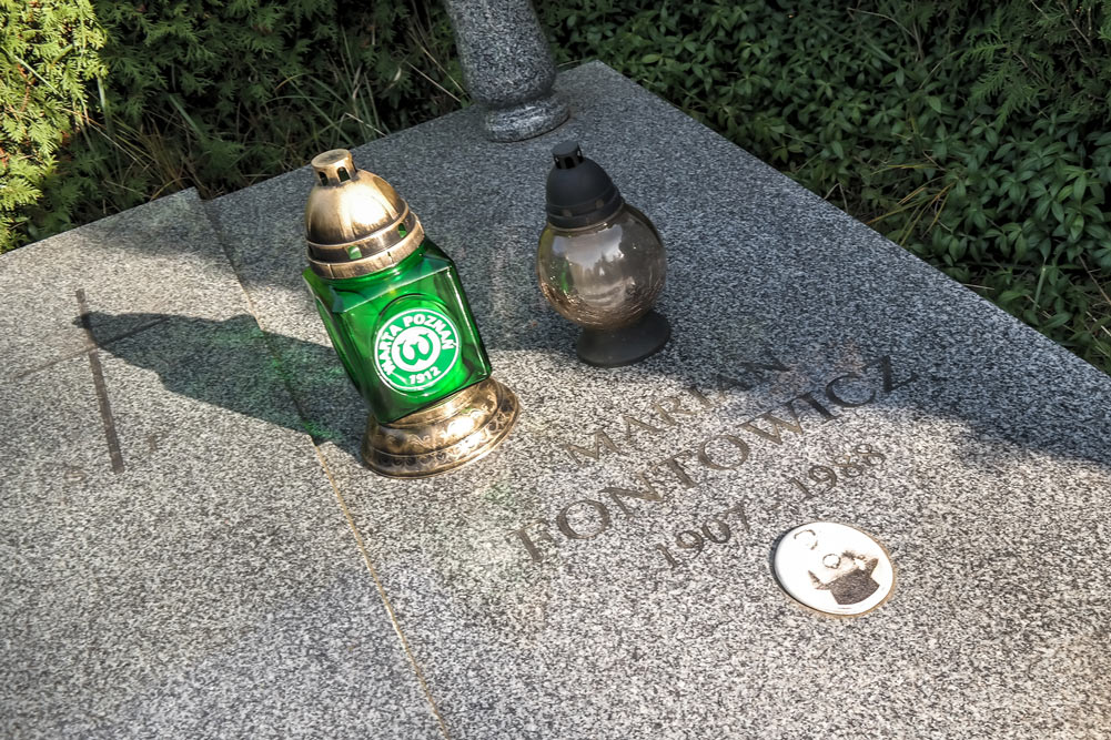 Grób Mariana Fontowicza z Warty Poznań na cmentarzu na Junikowie