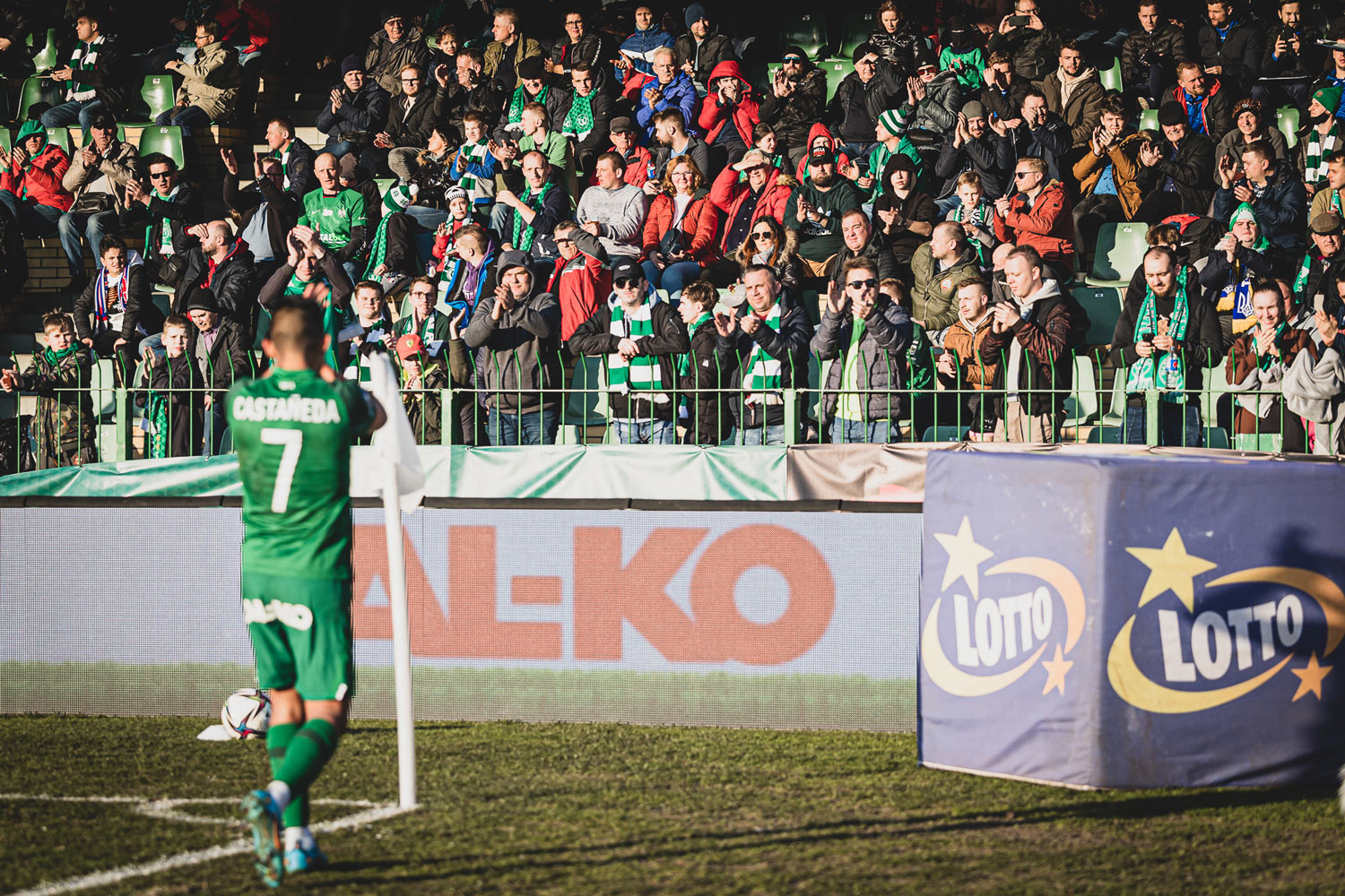Ruszyła przedsprzedaż biletów na mecz Warta Poznań - Raków Częstochowa. Kibice. Stadion w Grodzisku Wlkp.