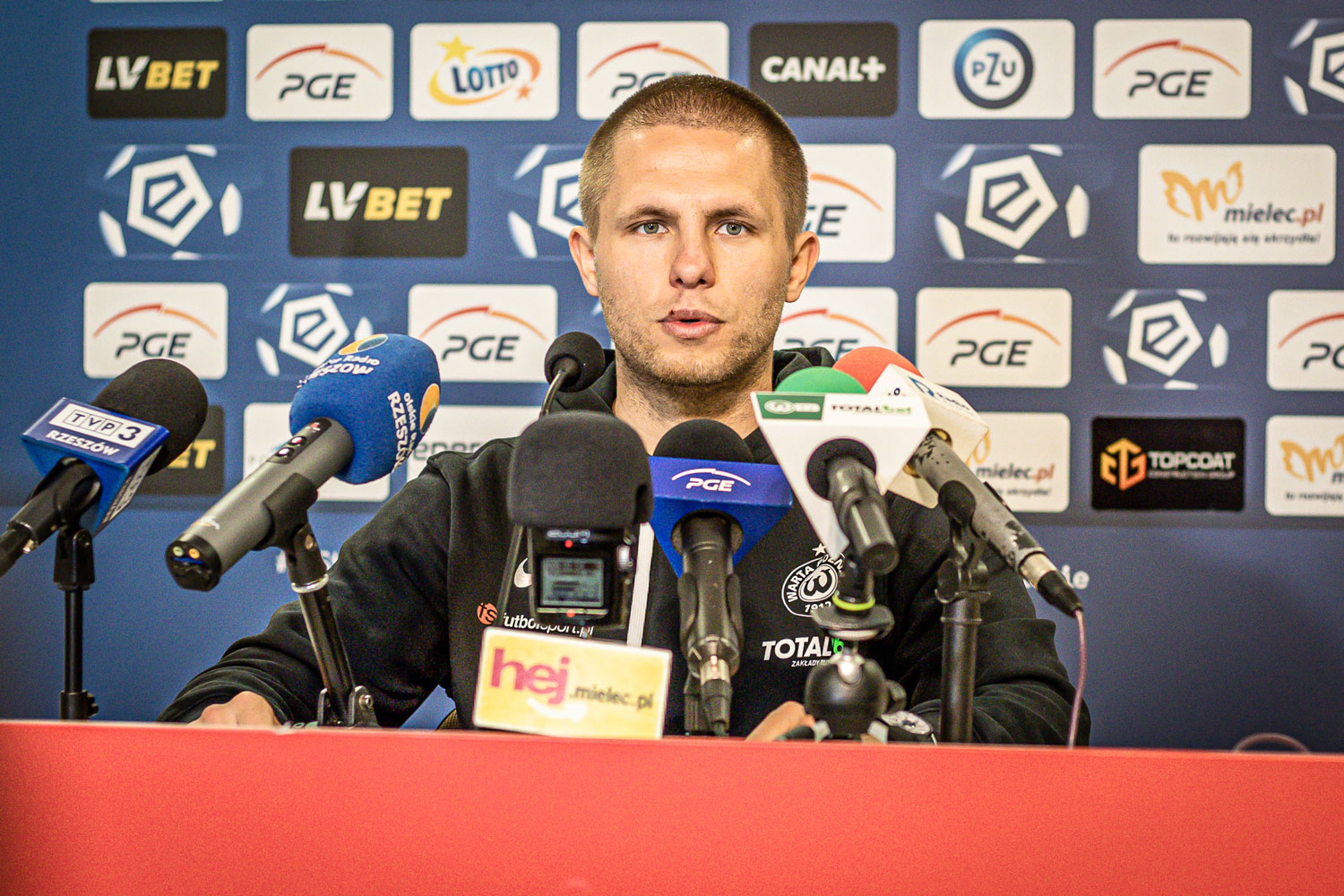 Stal Mielec - Warta Poznań 0:1. Trener Dawid Szulczek