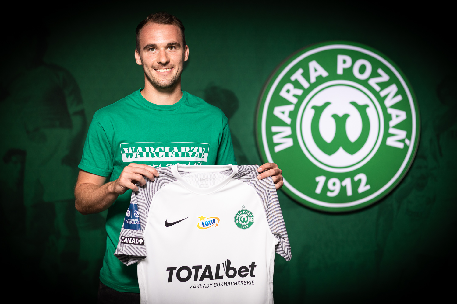 Miłosz Szczepański zostaje w Warcie