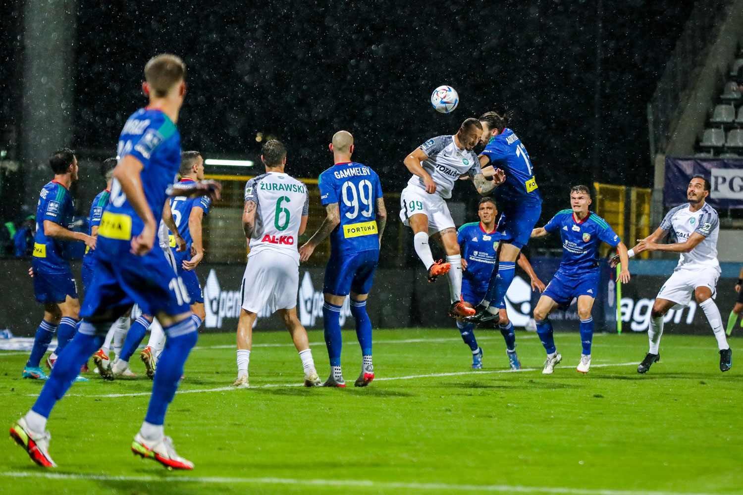Miedź Legnica - Warta Poznań 1:2. Adam Zrelak; skrót meczu, wideo