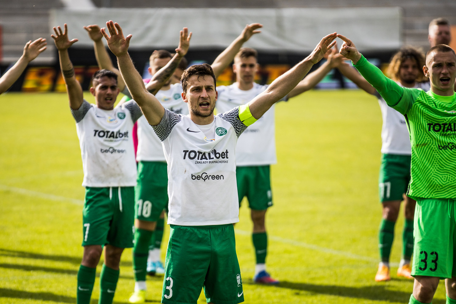 Piłkarze Warty Poznań dziękują kibicom za doping; zapisy wyjazd na mecz z Rakowem Czestochowa