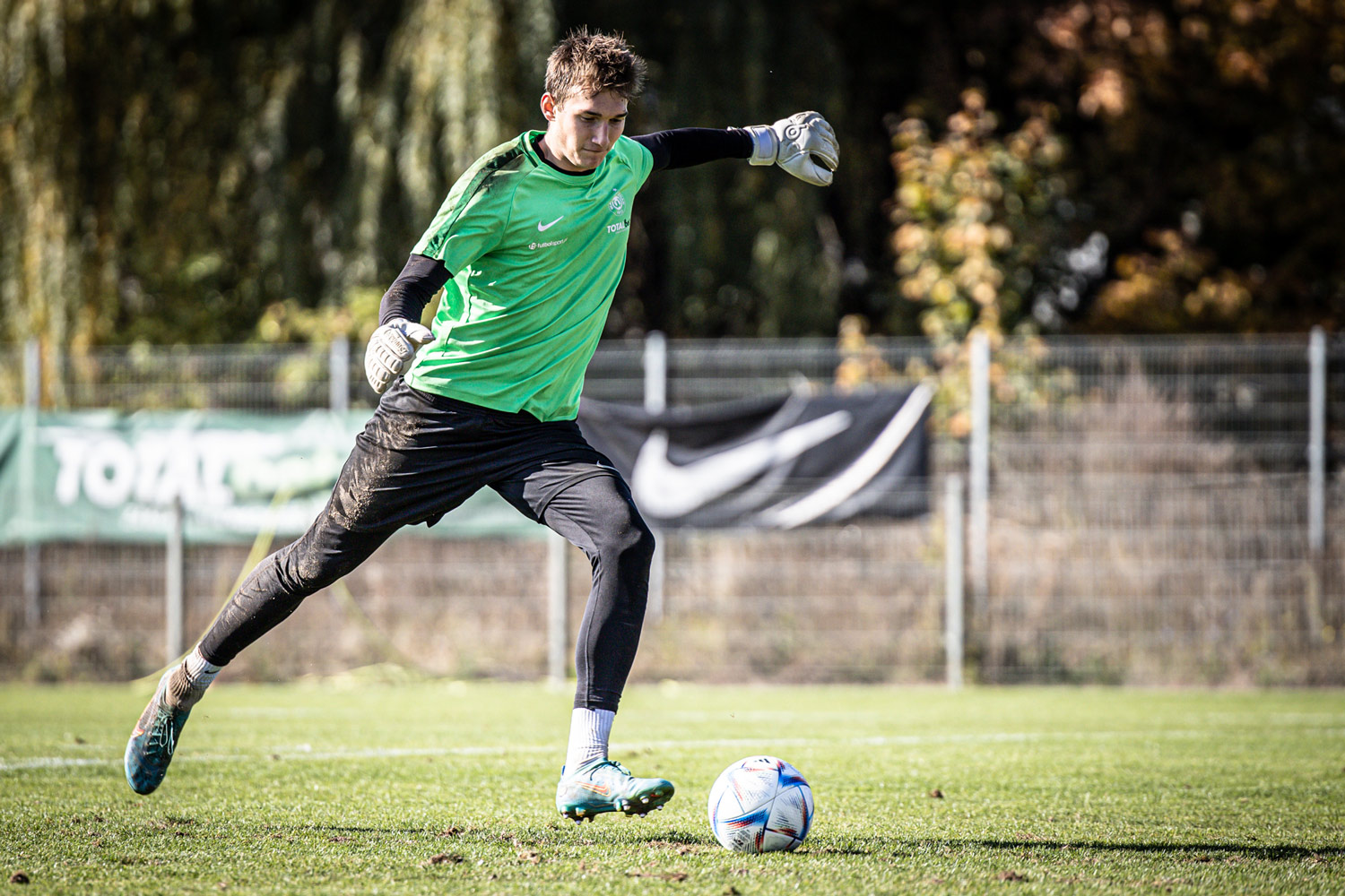 Mateusz Kustosz na treningu Warty Poznań