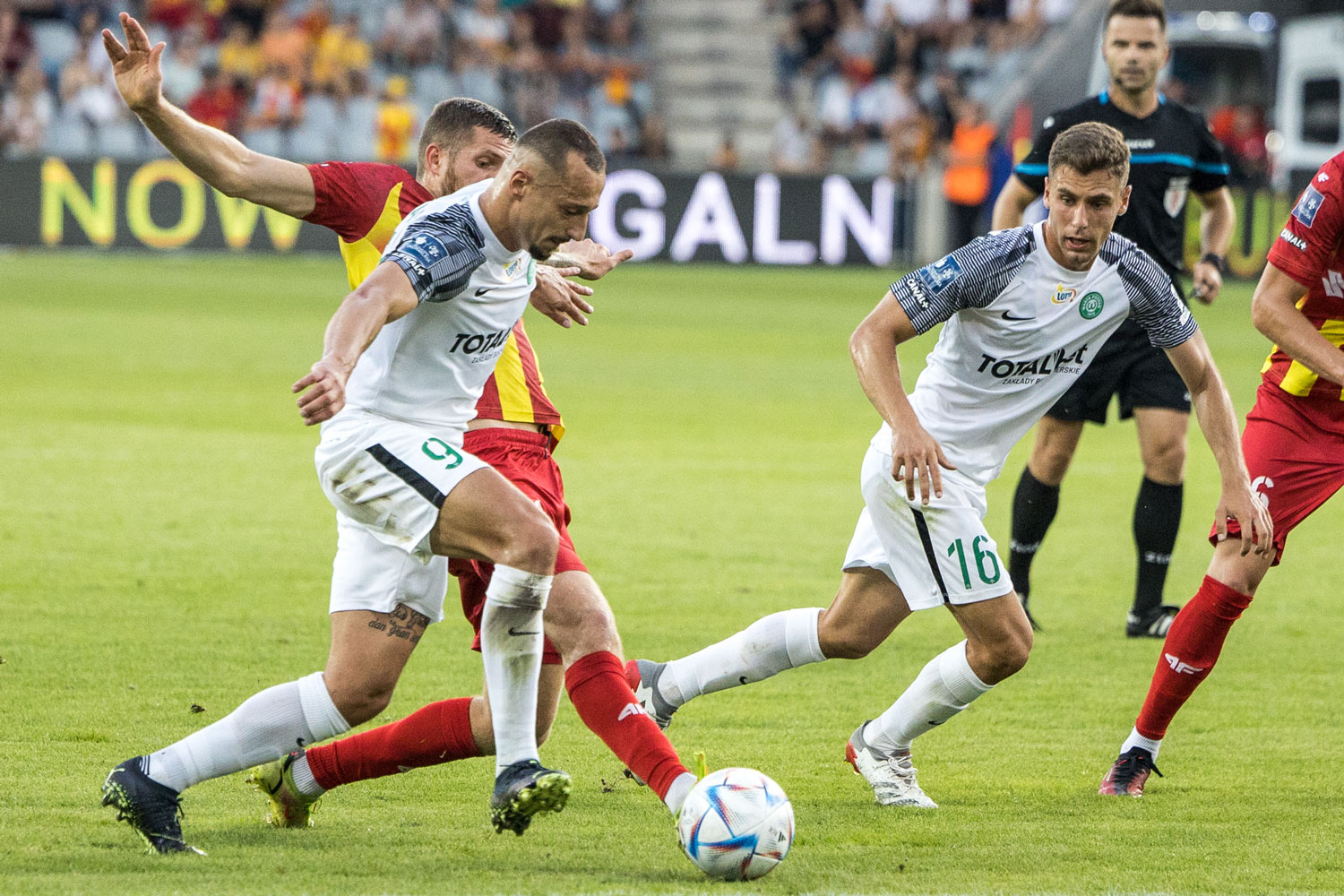 Korona Kielce - Warta Poznań. Adam Zrelak, Miguel Luis