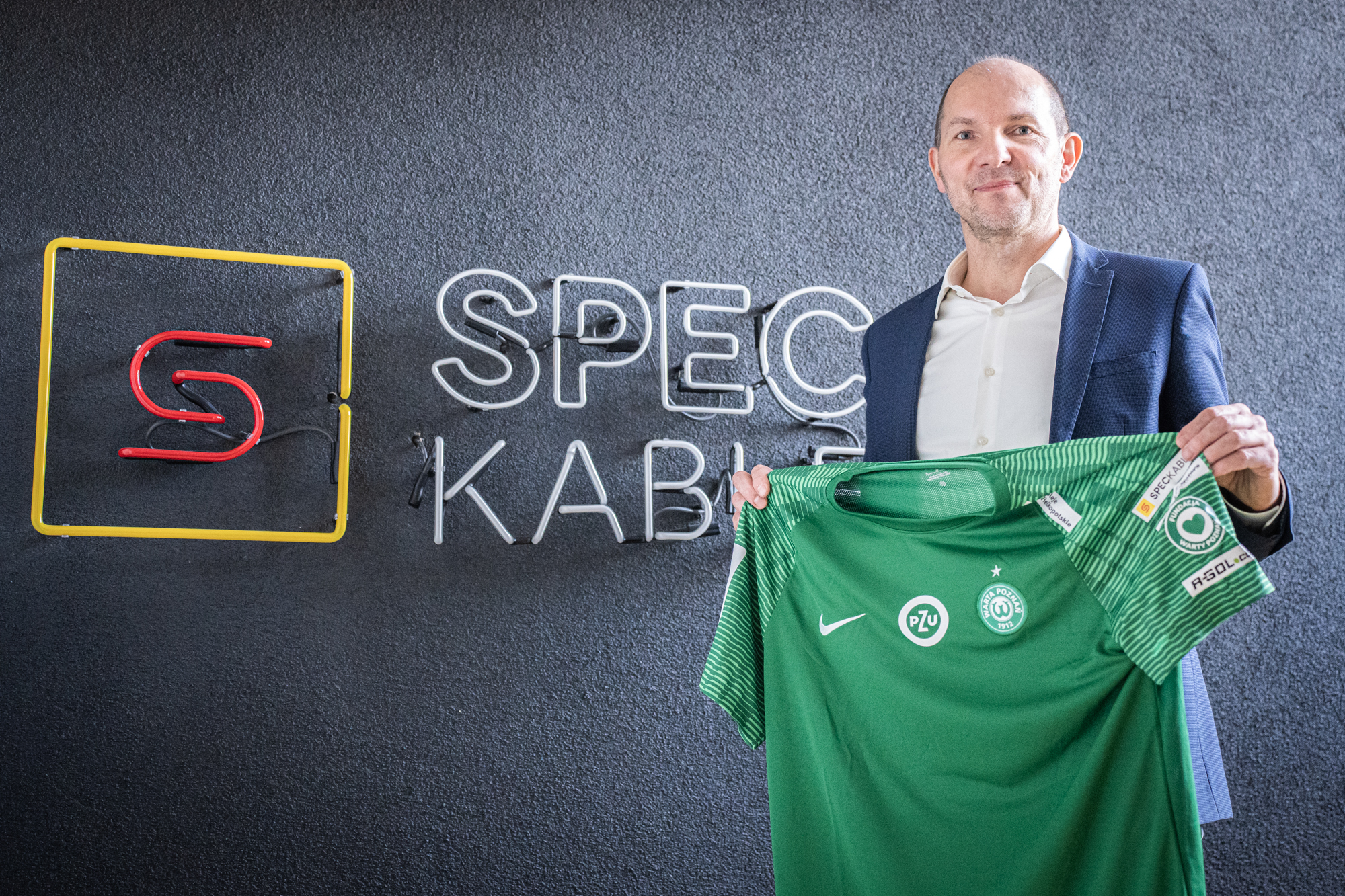 Firma Spec Kable Partnerem AMP Futbolu oraz w Klubie Biznesu Warty Poznań.